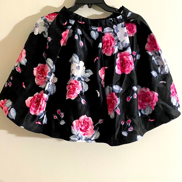 Sequin Hearts 2pc laced top/ skirt. Sz 9 - Picture 3 of 4